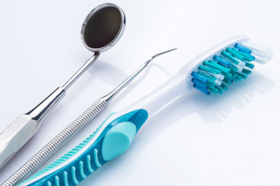 Crown Dental Group | Dentaduras, Tratamiento de emergencia and Extracciones